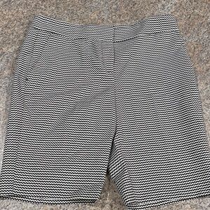 Ann Taylor Black and White Patterned Shorts size 6